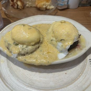 Wheatfields Eatery and Bakery - Crab and lobster cake eggs Benedict - American Near Me - Omaha, Nebraska