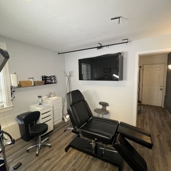 Alternative Laser Health - Our tattoo removal room, always clean and sterilized. - Tattoo Removal Near Me - Mississauga, Ontario Alternative Laser Health - Our tattoo removal room, always clean and sterilized. - Tattoo Removal Near Me - Mississauga, Ontario