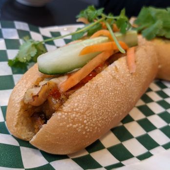 Lá Sen Vietnamese Cuisine - Chicken banh mi - Vietnamese Near Me - Toronto, Ontario Lá Sen Vietnamese Cuisine - Chicken banh mi - Vietnamese Near Me - Toronto, Ontario