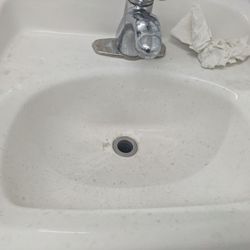 7-Eleven - How do you sanitize your hands using a sink this dirty?