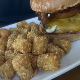 Bbq burger w tots.