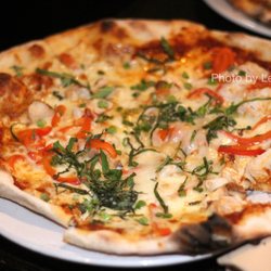 Jolly Pumpkin Café & Brewery - Fire & Smoke Pizza ($16) - smoked chicken, charred sweet peppers, scallions, chipotle tomato sauce, smoked mozzarella, fresh basil