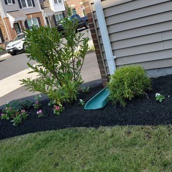 J&J Landscaping - a view of the front yard - Landscaping Near Me J&J Landscaping - a view of the front yard - Landscaping Near Me