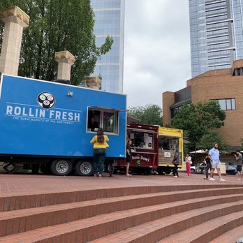 Pioneer Courthouse Square - Food trucks. - Parks Near Me - Portland, Oregon Pioneer Courthouse Square - Food trucks. - Parks Near Me - Portland, Oregon