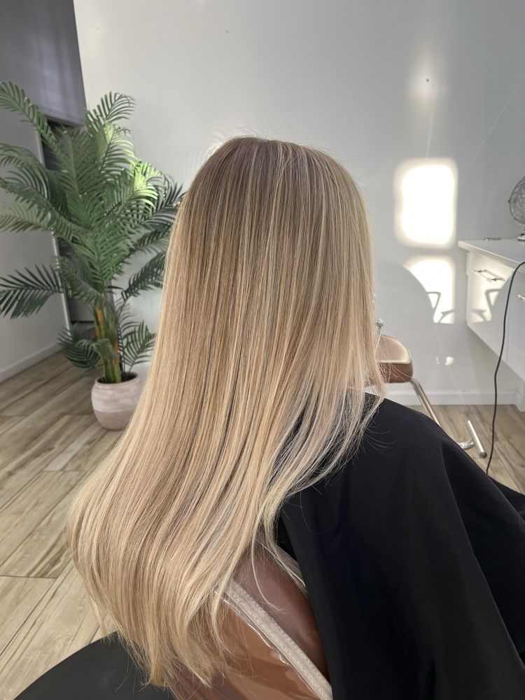 The Peach Blossom Salon Logo