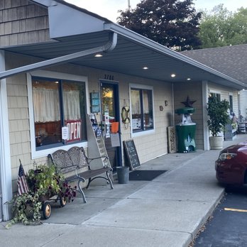 Curly's Family Restaurant - Large shop which handles to social distancing very well! - American Near Me - watkins glen, New York Curly's Family Restaurant - Large shop which handles to social distancing very well! - American Near Me - watkins glen, New York