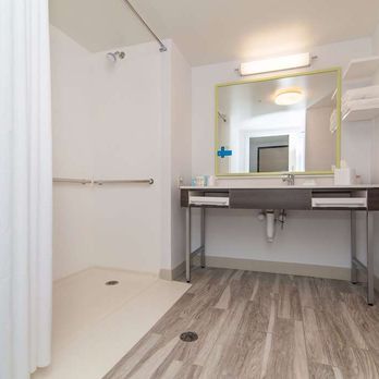 Hampton Inn Norwich - Guest room bath - Hotels Near Me - Norwich, Connecticut Hampton Inn Norwich - Guest room bath - Hotels Near Me - Norwich, Connecticut