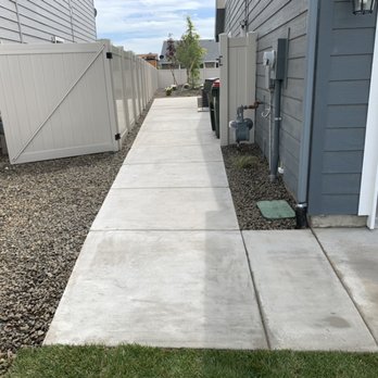 Ruiz Landscape - Nice sidewalk for easy move of trash cans - Landscaping Near Me Ruiz Landscape - Nice sidewalk for easy move of trash cans - Landscaping Near Me