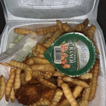 A & D Buffalos - 6 piece hot wing combo - Chicken Wings Near Me - Haltom City, Texas