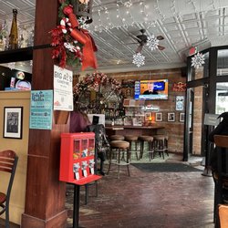 Pauly's Pub and Grill - The bar side. Well stocked and tap/bottle beer selections.