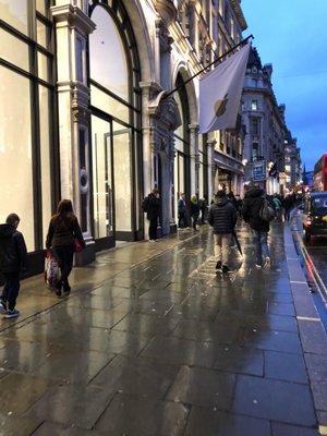 Apple Regent Street by null