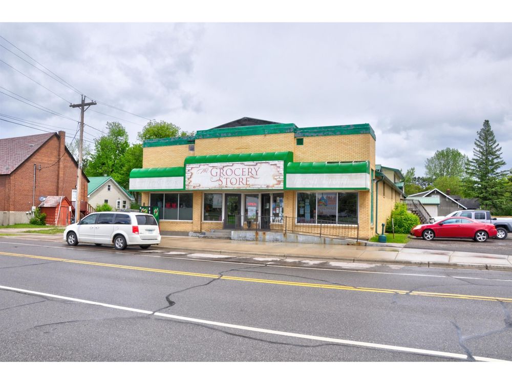 Hometown Family Foods Logo