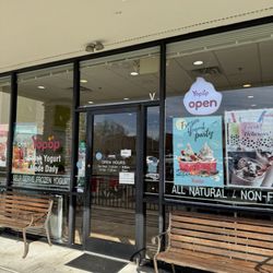 Yopop Frozen Yogurt - Outside entrance