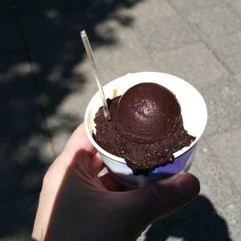 Eis Da Dalt - Ixtra Dark(schmeckt wie reine Schokolade bääh) und Vanille - Ice Cream & Frozen Yogurt Near Me - Berlin, BE