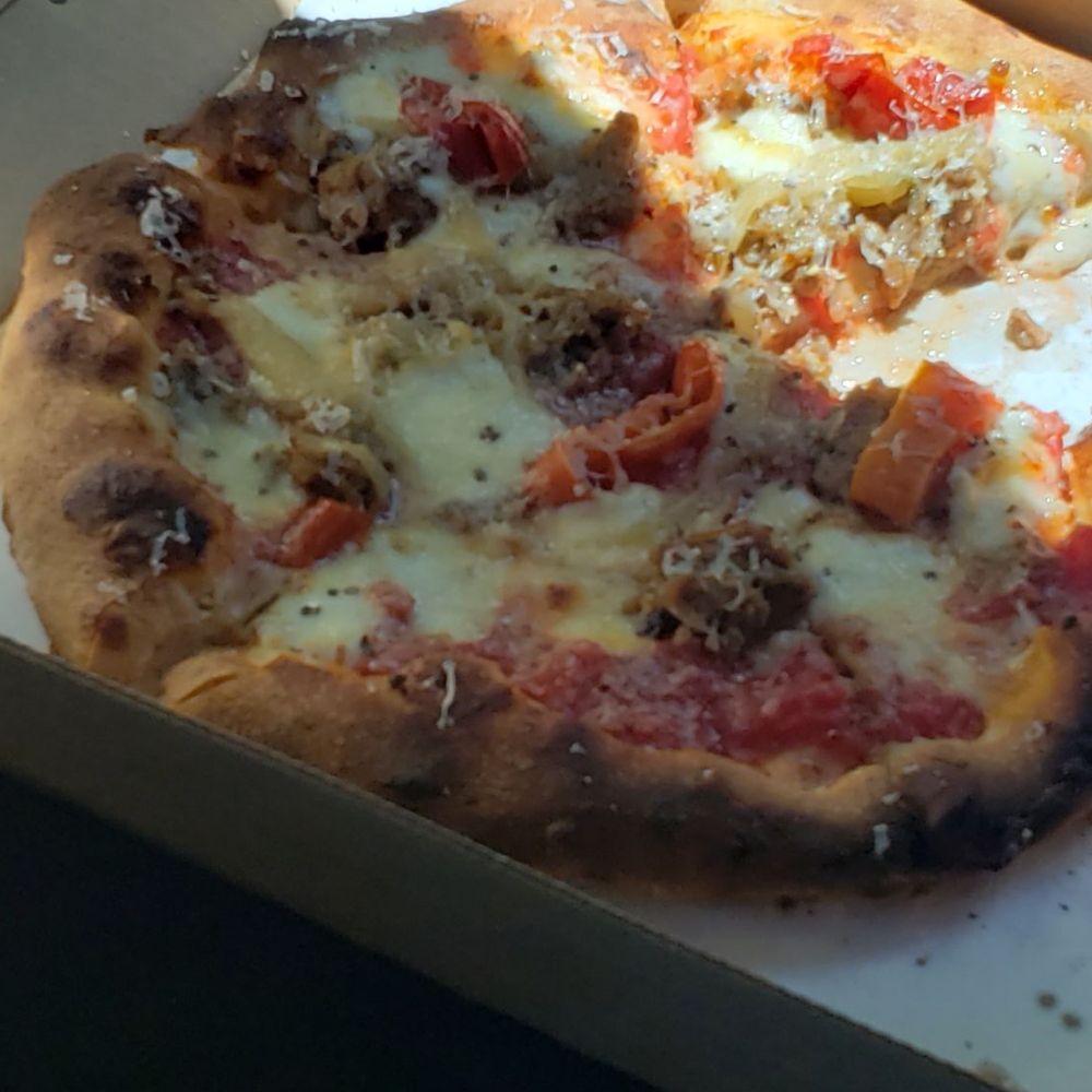 Boone Dog Pizza - Sausage pepper pizza - Pizza Near Me - Sisters, Oregon Boone Dog Pizza - Sausage pepper pizza - Pizza Near Me - Sisters, Oregon