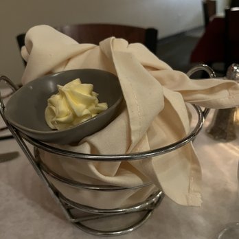 Lamplighter Restaurant - Fresh, hot rolls with real butter - Italian Near Me - Rochester, New York