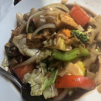 Thai Tanium Restaurant - L9. Drunken Noodle Lunch Special - Thai Near Me - Gaithersburg, Maryland
