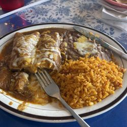 Pepe's Cafe - 2 enchiladas special