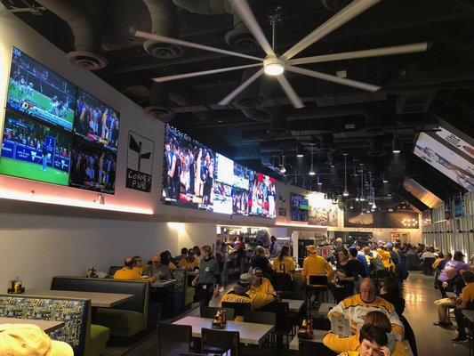 Corner Pub Downtown by null