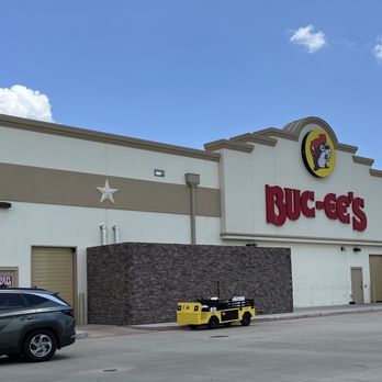 Buc-ee’s - Outside - Gas Stations Near Me - Fort Valley, Georgia Buc-ee’s - Outside - Gas Stations Near Me - Fort Valley, Georgia