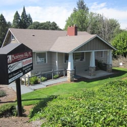 Magee's Creative Guitar Studio - The complex that Magee's Creative Guitar Studio is located in.