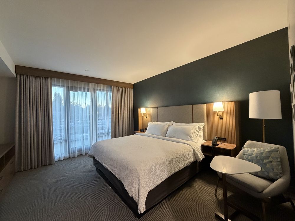 Holiday Inn & Suites