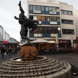 Café Zeit - Das Café Zeit, einmal aus Sicht direkt vom Ringerbrunnen