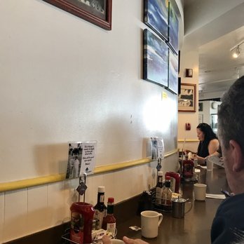 Eggs 'n Things - Waikiki Beach Eggspress - Back to the Ocean - view of the wall ....(!) - Breakfast & Brunch Near Me - Honolulu, Hawaii Eggs 'n Things - Waikiki Beach Eggspress - Back to the Ocean - view of the wall ....(!) - Breakfast & Brunch Near Me - Honolulu, Hawaii