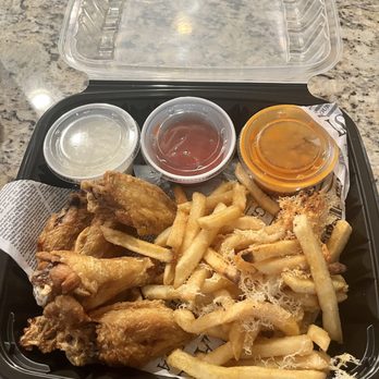 Taphouse Kitchen by Eppig Brewing Co - 6 Piece Wings Garlic Fries - New American Near Me - Scottsdale, Arizona Taphouse Kitchen by Eppig Brewing Co - 6 Piece Wings Garlic Fries - New American Near Me - Scottsdale, Arizona