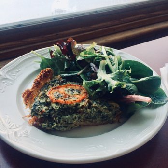 Fancy Plants Cafe - Spinach quiche with side salad - Vegan Near Me - Chicago, Illinois