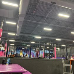 Altitude Trampoline Park - Kids jumping