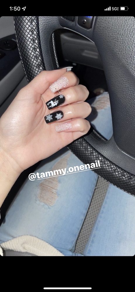 Lily Nails Logo