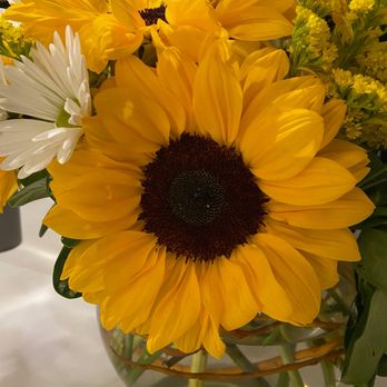 Julia's Florist - Beautiful sunflower - Florists Near Me - Wilmington, North Carolina