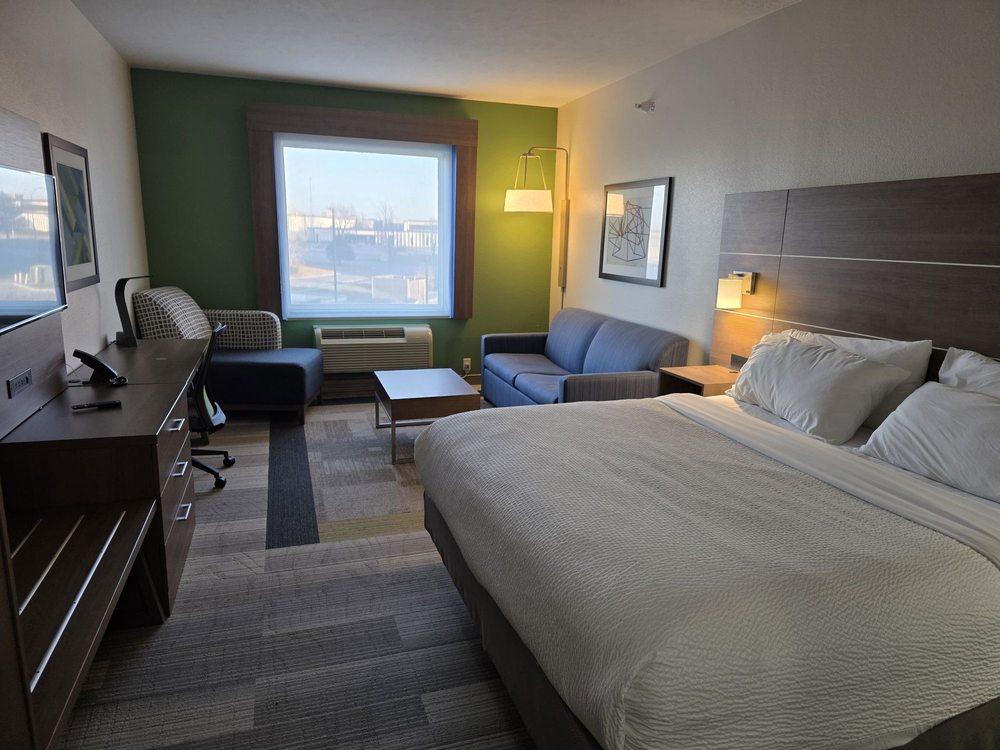 Holiday Inn Express & Suites Lincoln Airport - wedding in Lincoln, NE