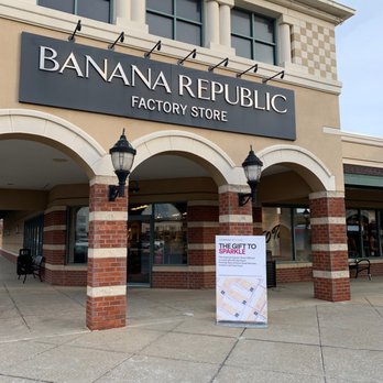 banana republic the grove hours