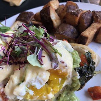 Slappy Cakes - Avacado Benedict(vegetarian friendly) - Breakfast & Brunch Near Me - Lahaina, Hawaii