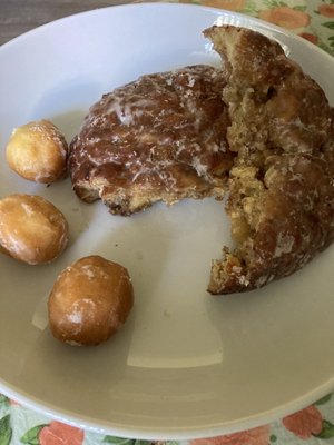 Puffy Cream Donuts Plus by null