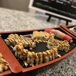 Thai Esan 2 & Mango Sushi - Sushi Boat