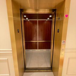 Gold Schindler HT 330A elevators, Von Maur Perimeter Mall