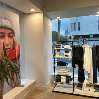 Vuori - Pretty store, inviting displays - Sports Wear Near Me - San Francisco, California Vuori - Pretty store, inviting displays - Sports Wear Near Me - San Francisco, California