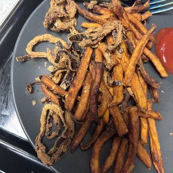 Smashburger - Burnt onion rings and cold SWEET POTATO FRIES - Burgers Near Me - Littleton, Colorado Smashburger - Burnt onion rings and cold SWEET POTATO FRIES - Burgers Near Me - Littleton, Colorado