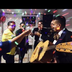 Mariachi Zapopan - Celebrating with our beautiful clients! Very appreciative of all of you. We did more the 500 gigs this year!! Incredible!!