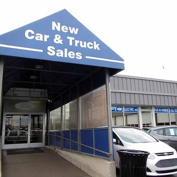 Varsity Ford - Entrance to showroom. - Auto Repair Near Me - Ann Arbor, Michigan