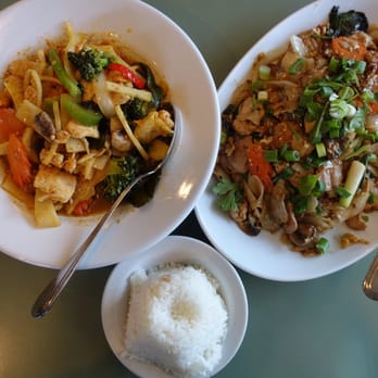 Sawadee Thai Cuisine - Pork spicy basil noodles and Chicken jungle curry - Thai Near Me - Sequim, Washington Sawadee Thai Cuisine - Pork spicy basil noodles and Chicken jungle curry - Thai Near Me - Sequim, Washington