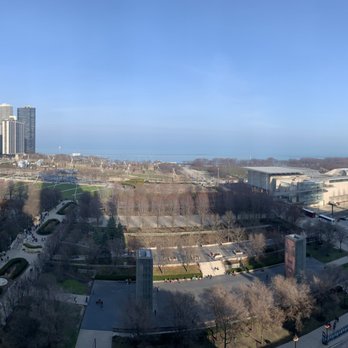 Cindy's Rooftop - Rooftop views of Lake Michigan - New American Near Me - Chicago, Illinois