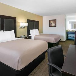 Days Inn by Wyndham Granbury - Guest room