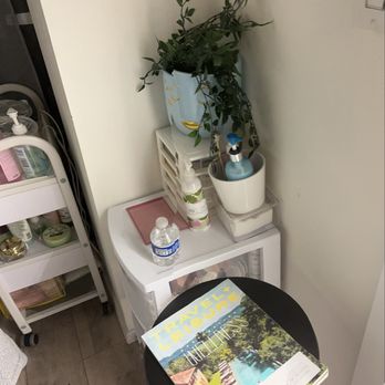 Sunshine Nails Salon - Picture of facial n waxing room - Nail Salons Near Me - Berkeley, California