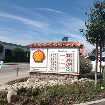 Shell Gas Station - Hoot taken 9/28/2015 - Shell (sign) - Gas Stations Near Me - Irwindale, California