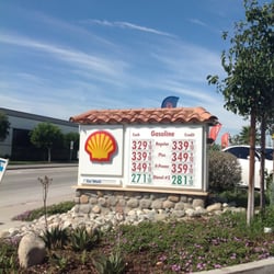 Shell Gas Station - Hoot taken 9/28/2015 - Shell (sign)