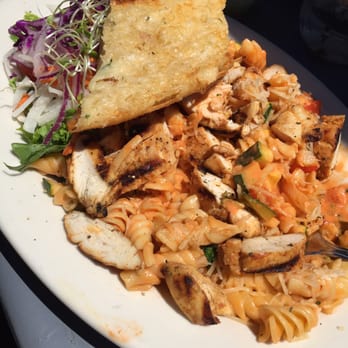 Natural Cafe - Pasta primavera add chicken. Awesome garlic bread! - Salad Near Me - Goleta, California
